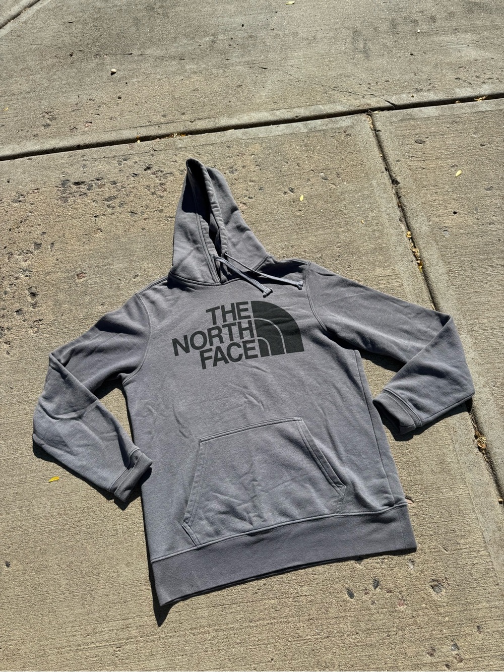 Men’s North Face Hoodie (size Medium)